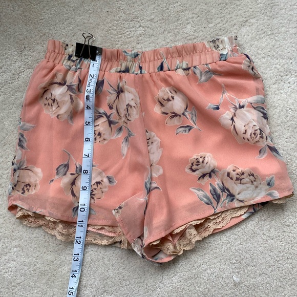 Tobi Pink Floral Shorts Size XS - Picture 7 of 8